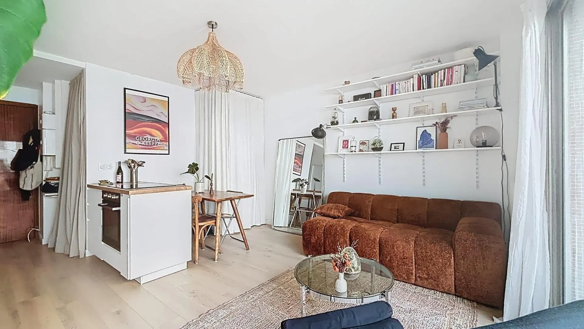 Elegant Apartment Near Belleville & Jourdain contacts